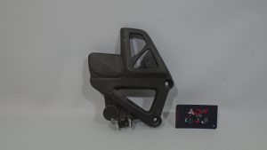 SOPORTE ESTRIBO DELANTERO DERECHO KYMCO QUANNON 125